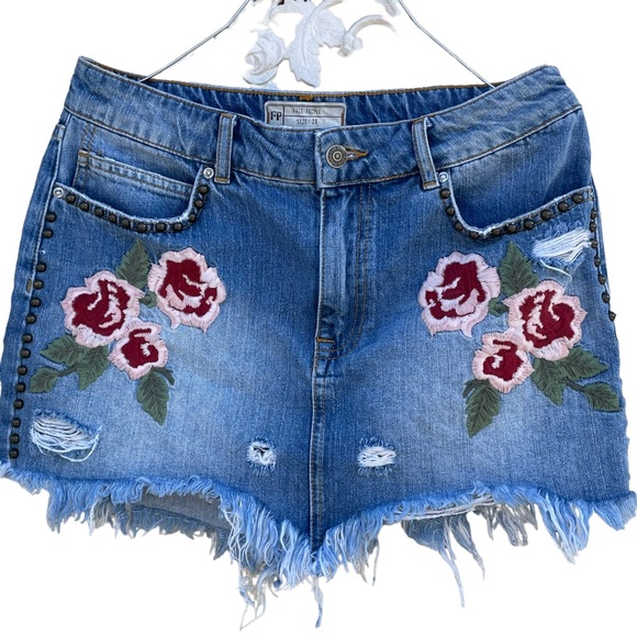 Free People Dresses & Skirts - FREE PEOPLE DENIM JEAN MINI SKIRT SIZE 28 WILD ROSE FLORAL EMBROIDERED